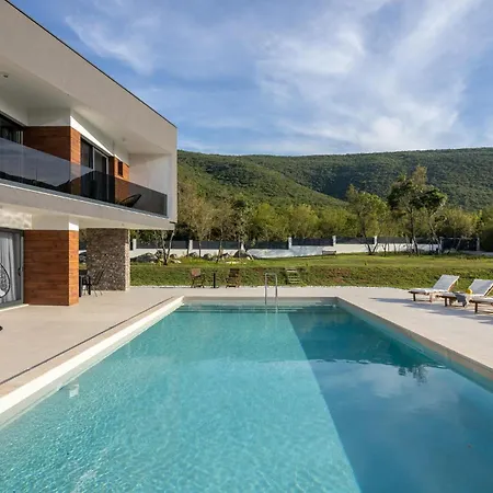 Holiday home Cozy In Radosic With Jacuzzi