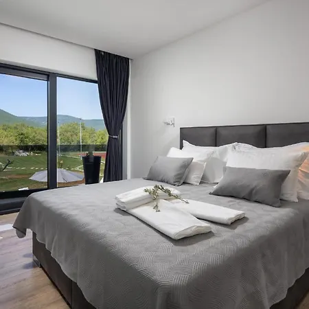 Сasa de vacaciones Cozy In Radosic With Jacuzzi Radosic (Sinj)