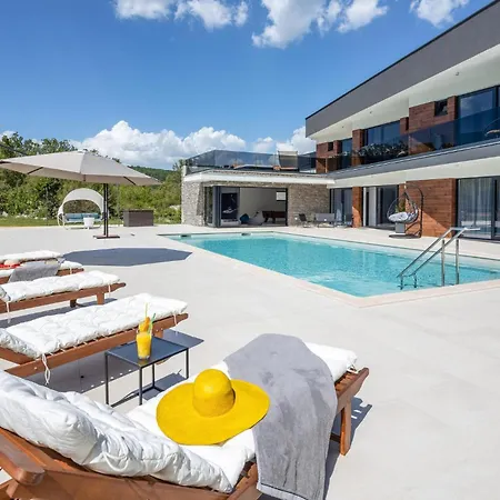 Holiday home Cozy In Radosic With Jacuzzi