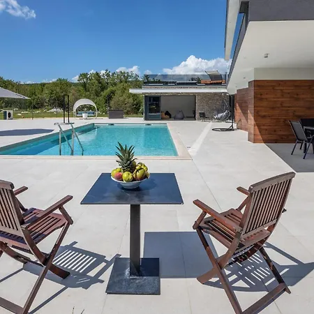 Cozy In Radosic With Jacuzzi Holiday home *