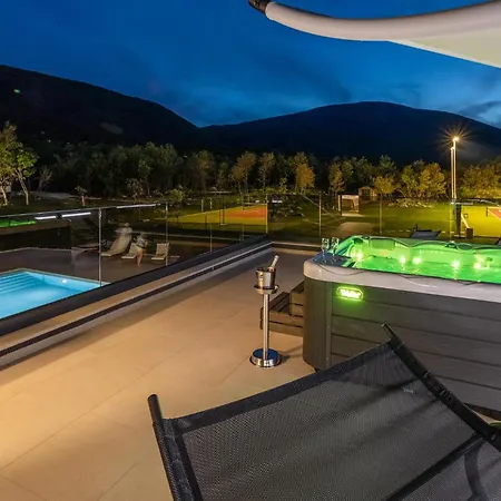 Cozy In Radosic With Jacuzzi Сasa de vacaciones