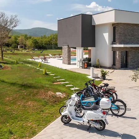 Cozy In Radosic With Jacuzzi Сasa de vacaciones *