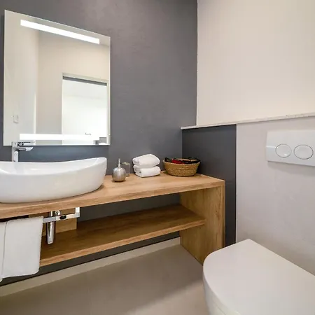 Holiday home Cozy In Radosic With Jacuzzi