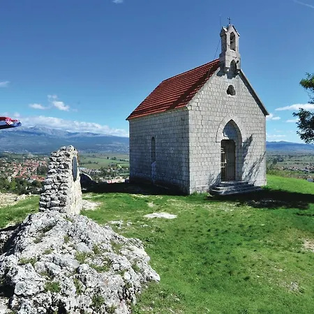 Holiday home Cozy In Radosic With Jacuzzi Radosic (Sinj)